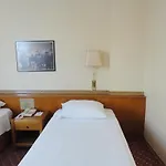 מלון Aden 3*