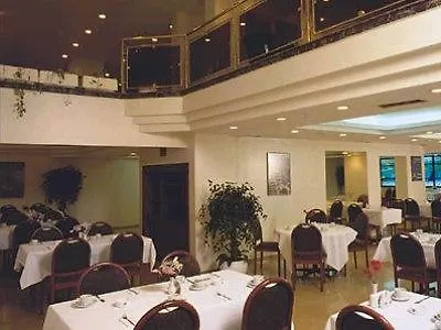 Aden فندق